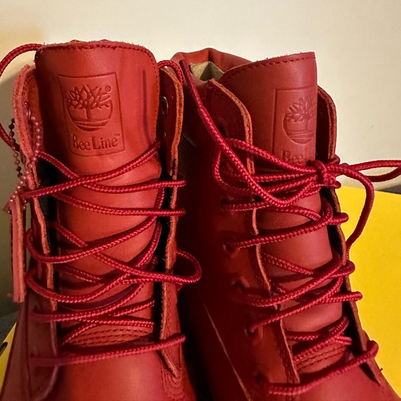 Practically NIB Timberland Beeline boots - Picture 10 of 16